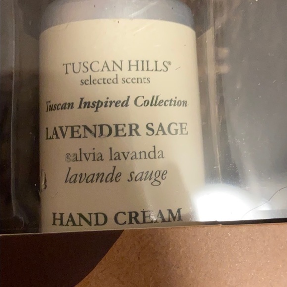 Lotion set with basket - Picture 3 of 8